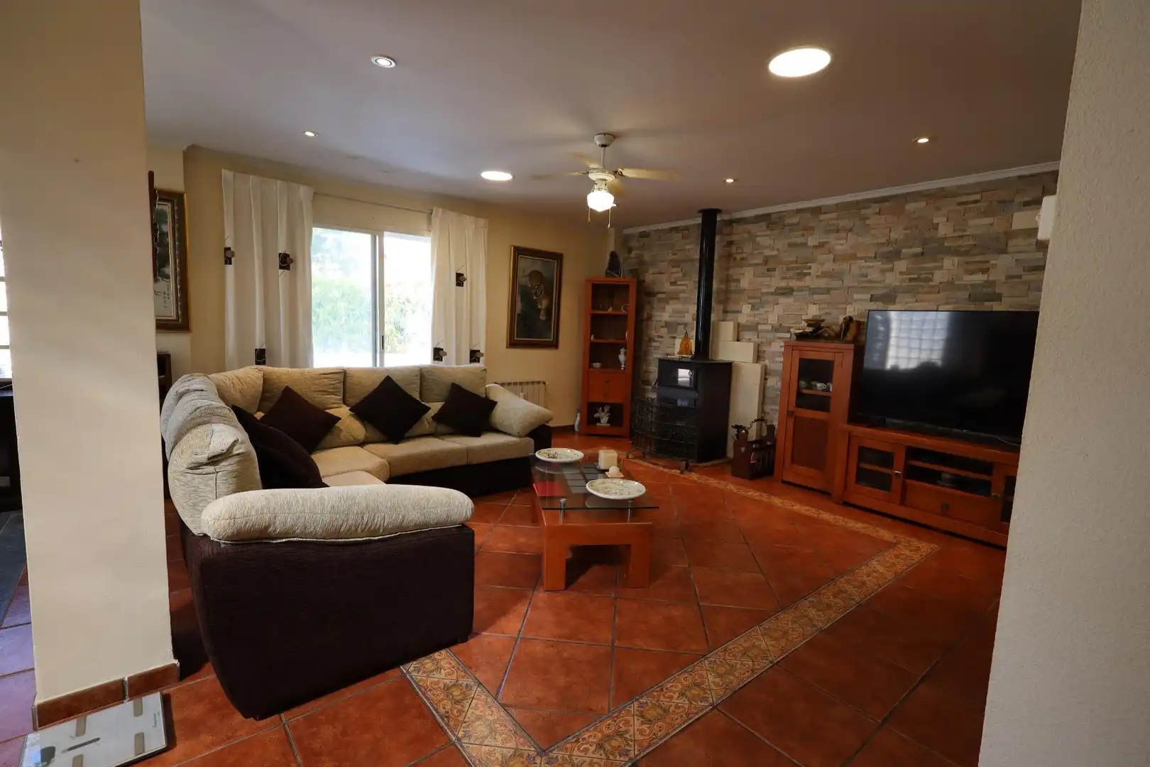 Sala de estar de Casa o chalet en venta en Chiva con Aire acondicionado, Calefacción y Jardín privado