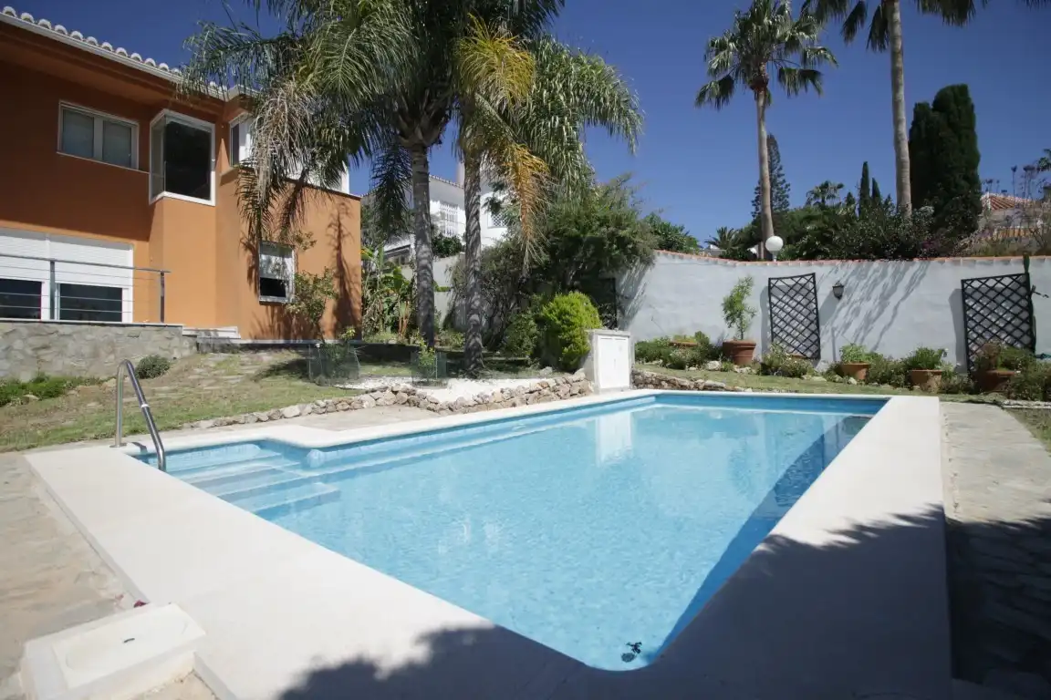 Swimming pool of Houses for sale in Vélez-Málaga  with Air Conditioner, Heating and Private garden