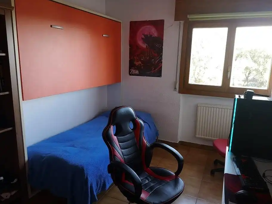 Habitación de Casa adosada en venta en Galapagar con Calefacción, Jardín privado y Terraza