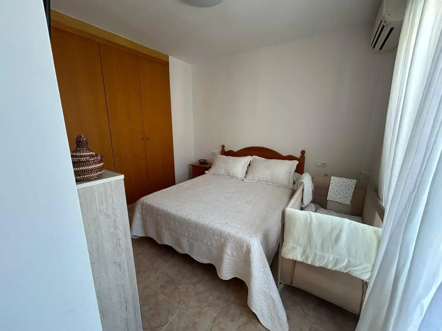 Schlafzimmer von Einfamilien-Reihenhaus zum Verkauf in Cullera mit Klimaanlage, Terrasse und Möbliert