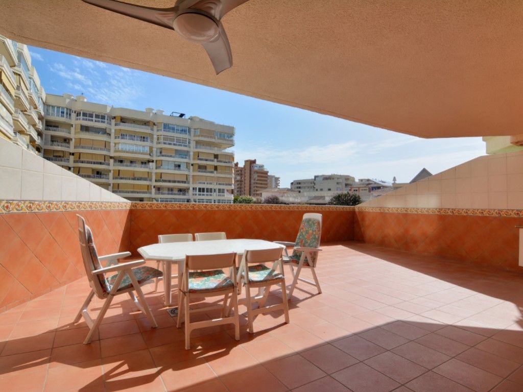 Terraza de Piso en venta en Fuengirola con Terraza, Piscina y Amueblado