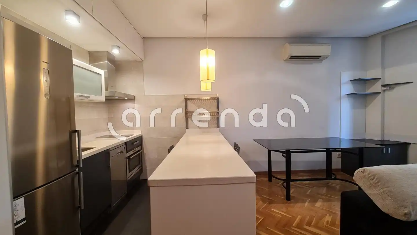Küche von Wohnung zur Miete in Madrid mit Klimaanlage, Parkett und Möbliert
