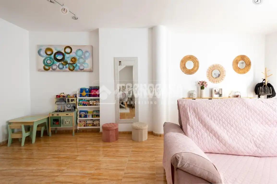 Sala de estar de Casa adosada en venta en Vélez-Málaga con Terraza