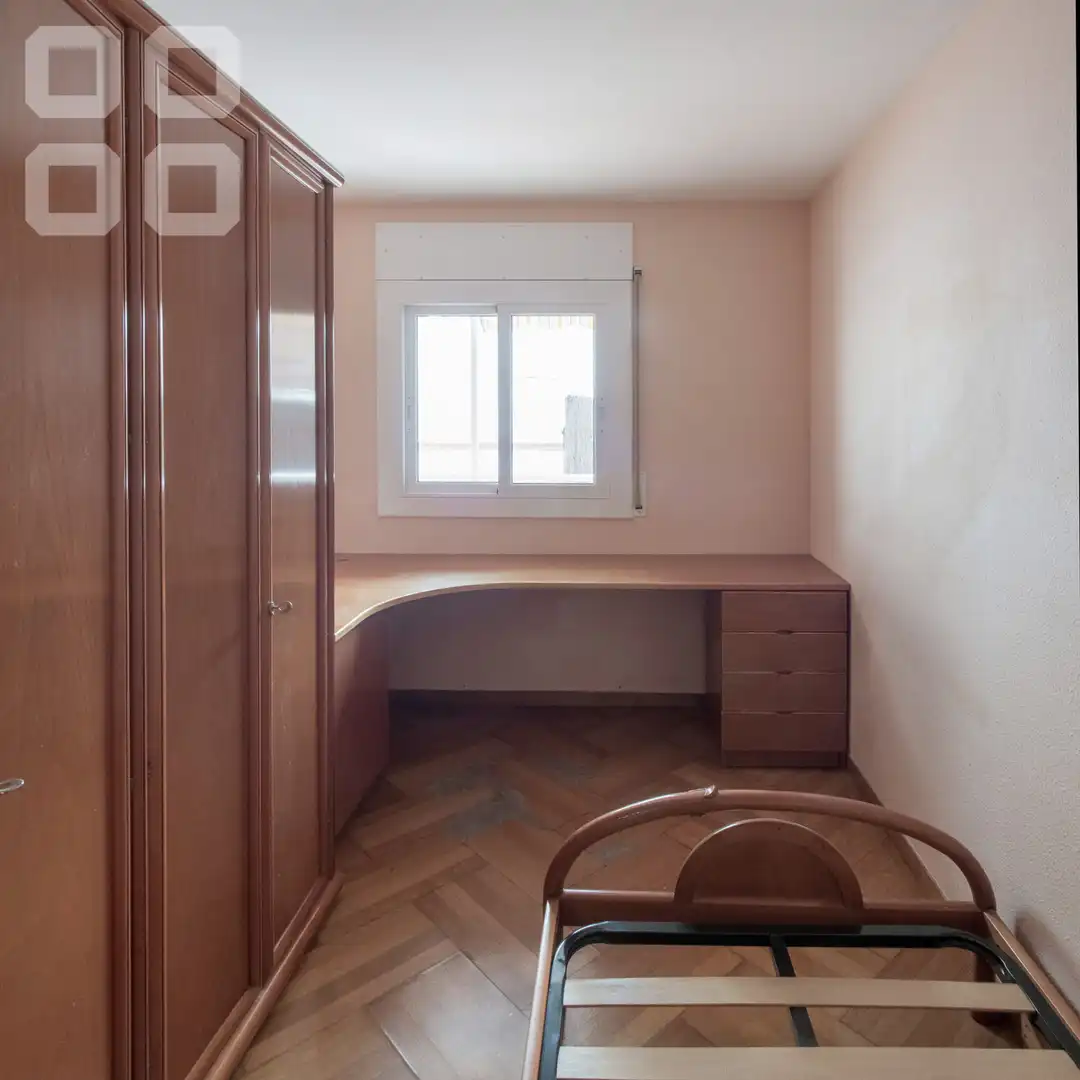 Habitación de Piso en venta en L'Hospitalet de Llobregat con Parquet, Terraza y Balcón