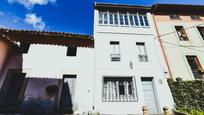 Vista exterior de Casa o xalet en venda en Llanes amb Jardí privat, Terrassa i Traster