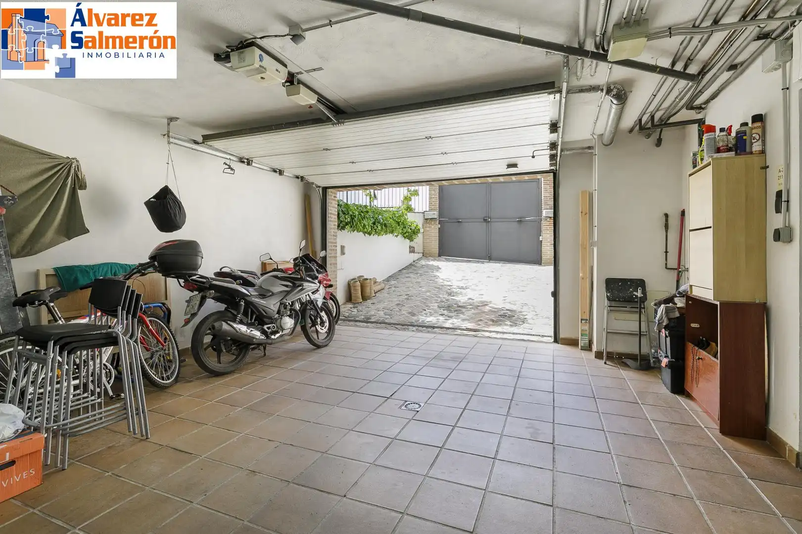 Parking de Casa o chalet en venta en La Zubia con Aire acondicionado, Calefacción y Jardín privado