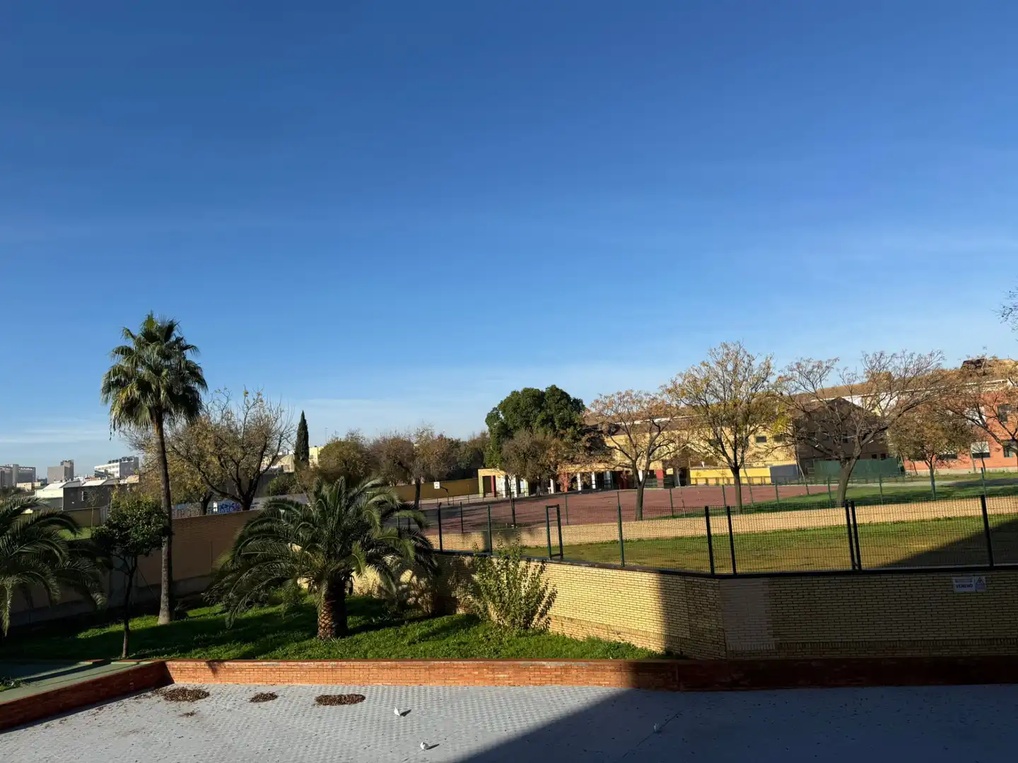 Außenansicht von Wohnung zum Verkauf in Sevilla mit Klimaanlage und Terrasse