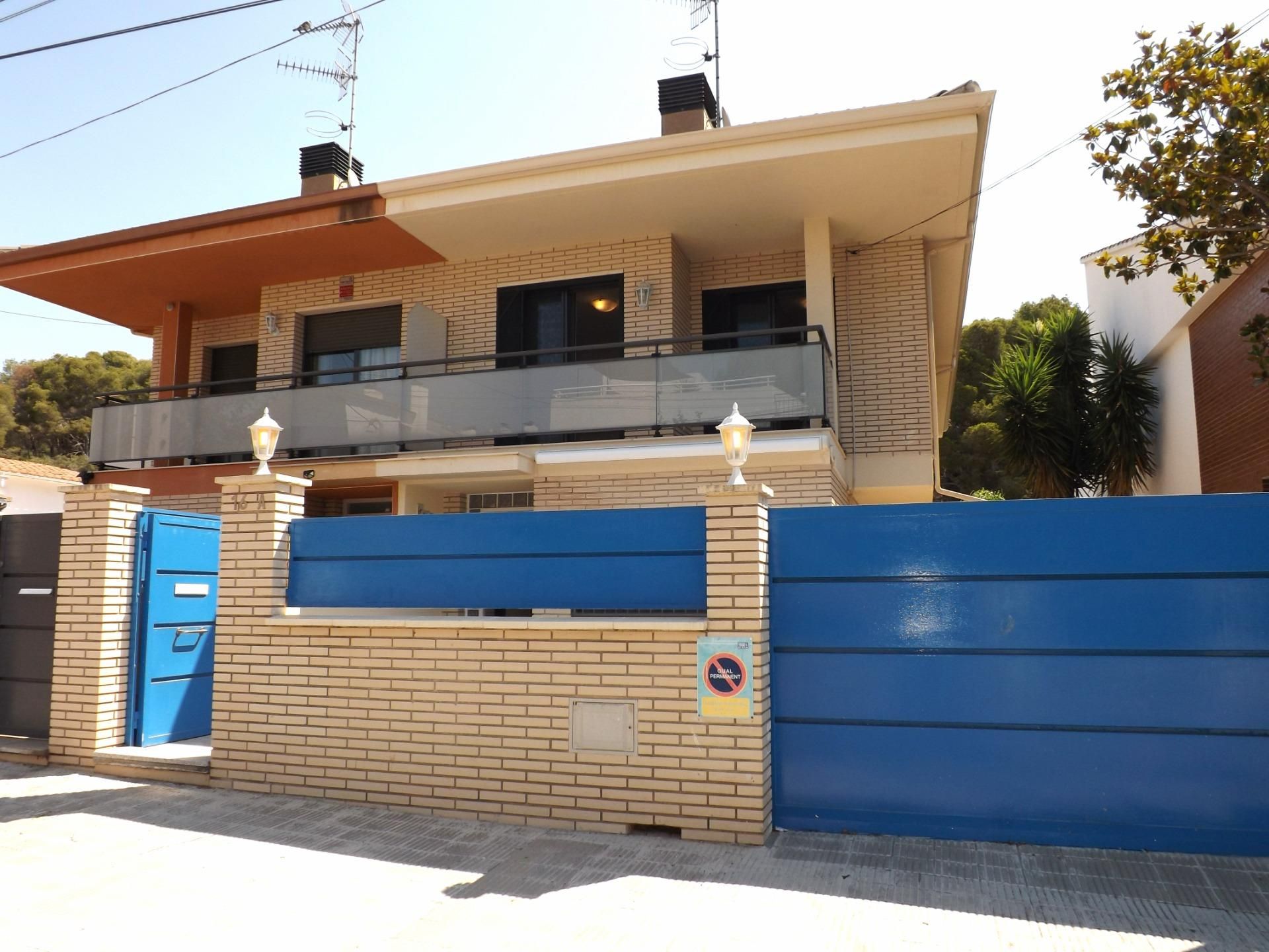 Exterior view of Single-family semi-detached for sale in Calafell  with Air Conditioner, Heating and Private garden