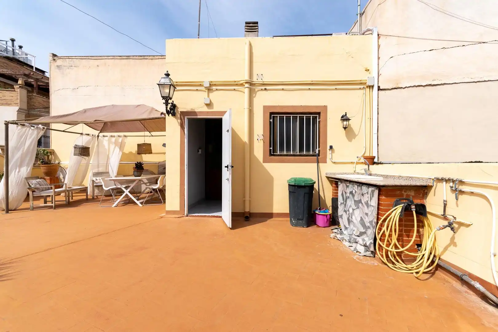 Vista exterior de Piso en venta en Crevillent con Aire acondicionado, Terraza y Trastero