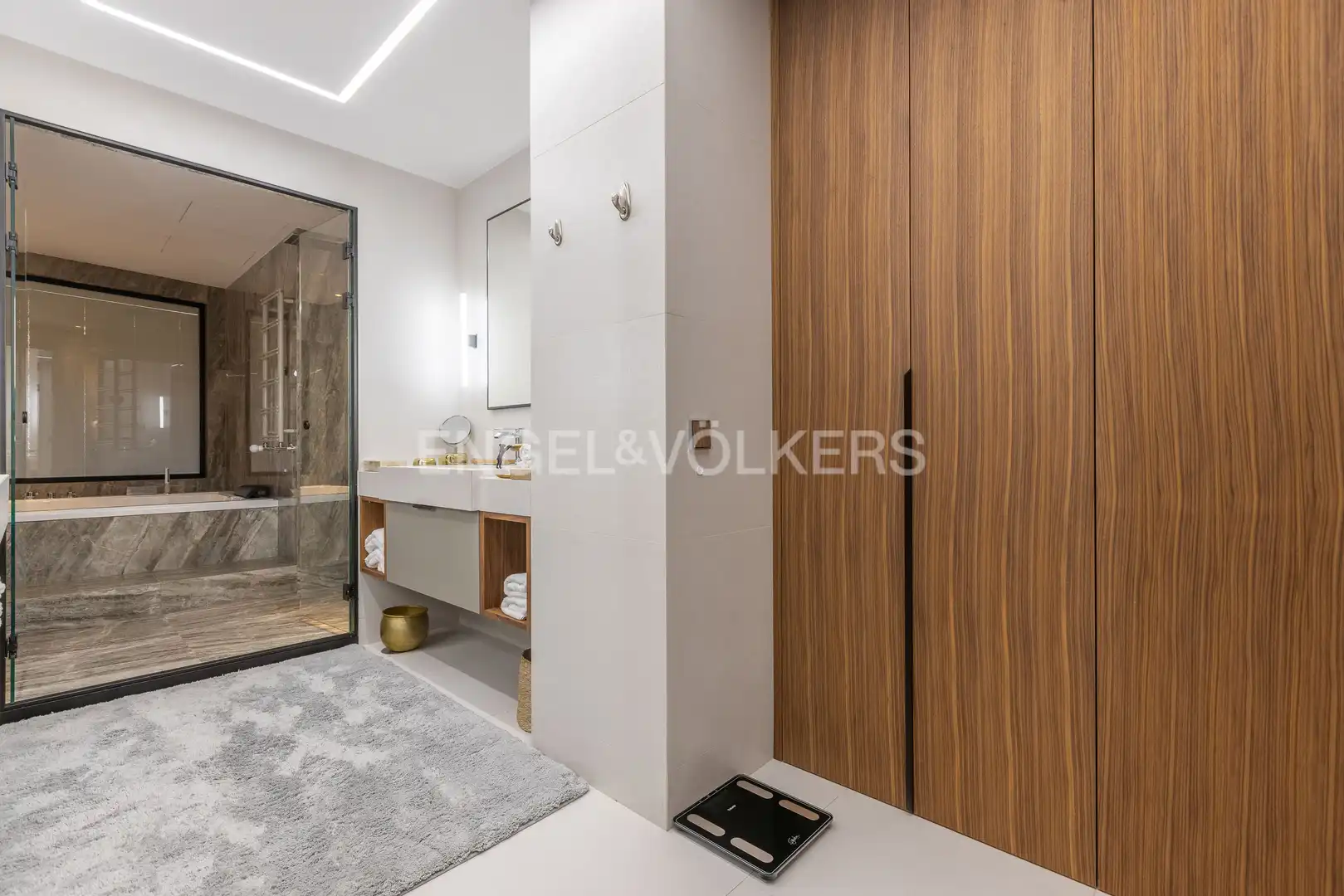 Bathroom of Flat for sale in Sevilla  with Air Conditioner, Heating and Terrace