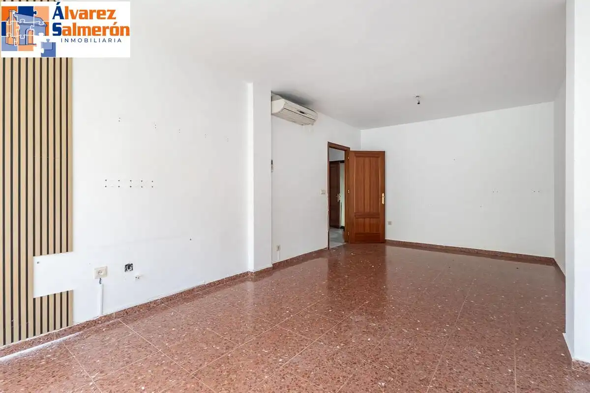 Casa adosada en venta en Huétor Vega con Terraza