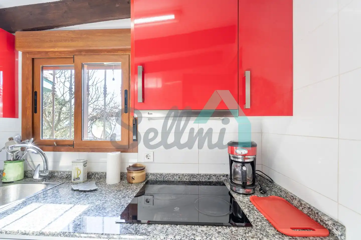 Cuina de Casa o xalet en venda en Oviedo  amb Jardí privat, Terrassa i Traster