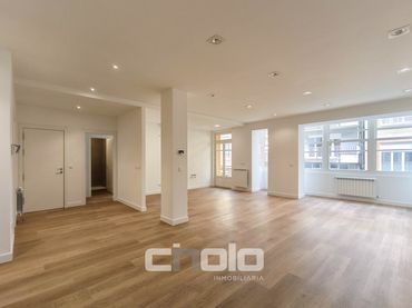 Flat with balcony for sale in Centro - Recinto Amurallado