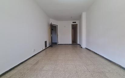 Flat for sale in Salt