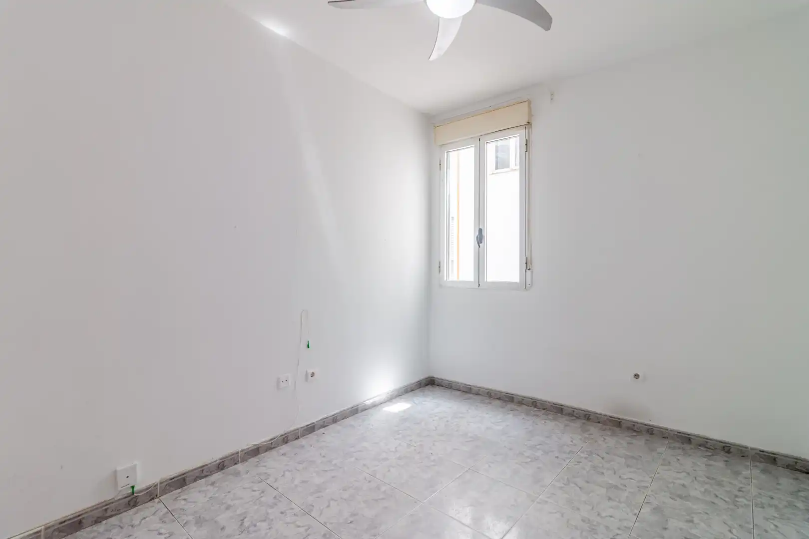 Habitación de Piso en venta en Madrid con Horno y Lavadora