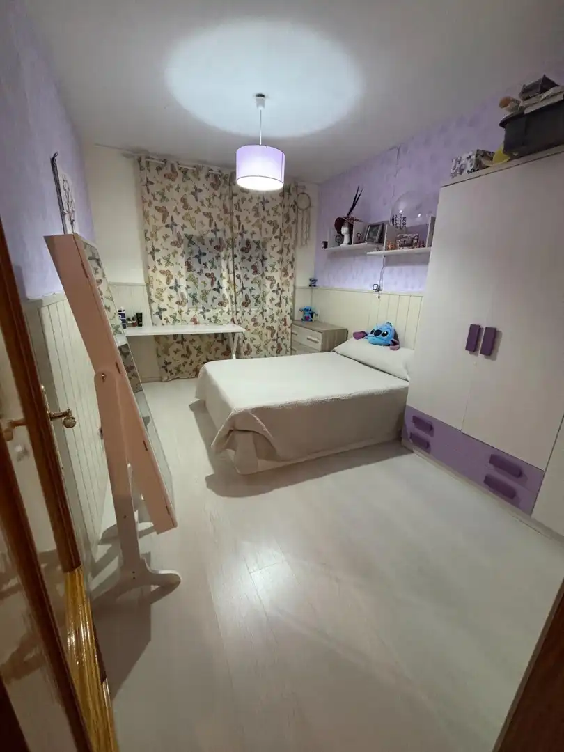 Casa adosada en venta en Calle MARIA DE ZAYAS-B SANTIAGO, 28, Miranda