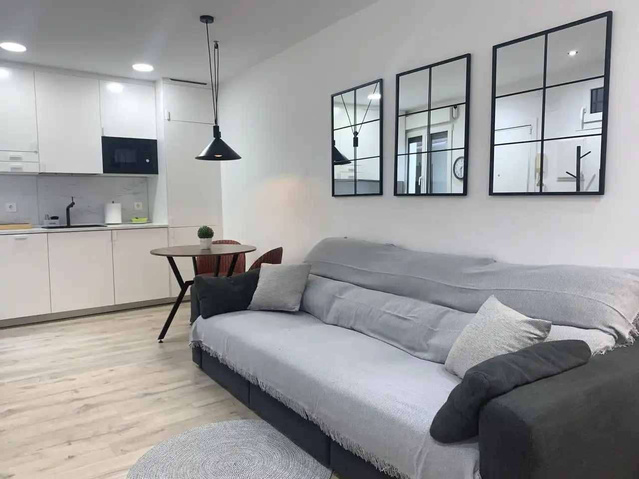 Living room of Flat for rent in Madrid  with Air Conditioner and Furnished