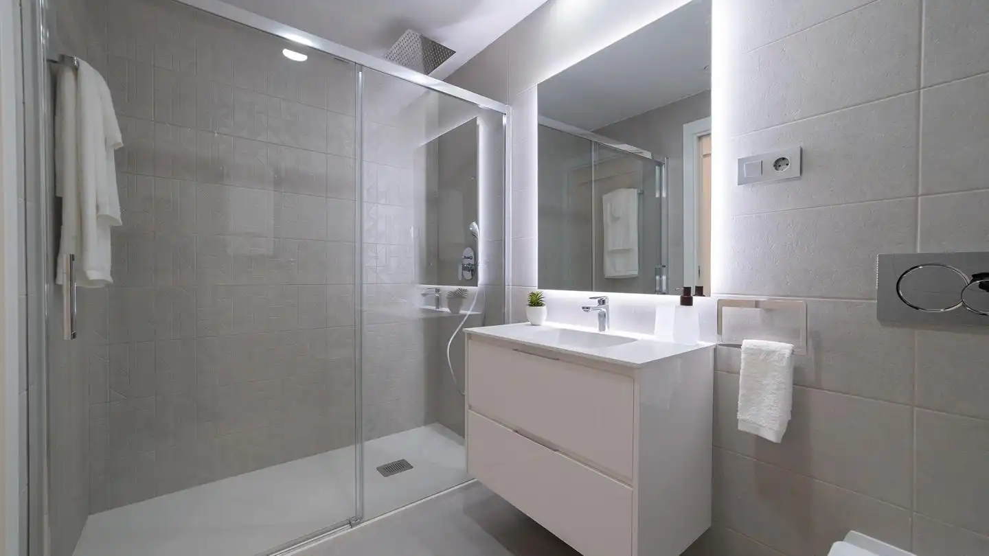 Baño de Piso en venta en Benidorm con Aire acondicionado, Terraza y Piscina