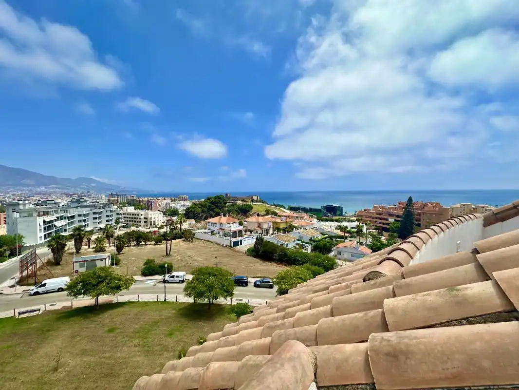 Vista exterior de Ático en venta en Fuengirola con Aire acondicionado, Calefacción y Terraza
