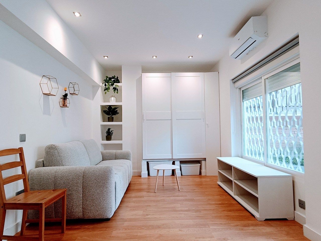 Living room of Study to rent in  Madrid Capital  with Air Conditioner and Furnished