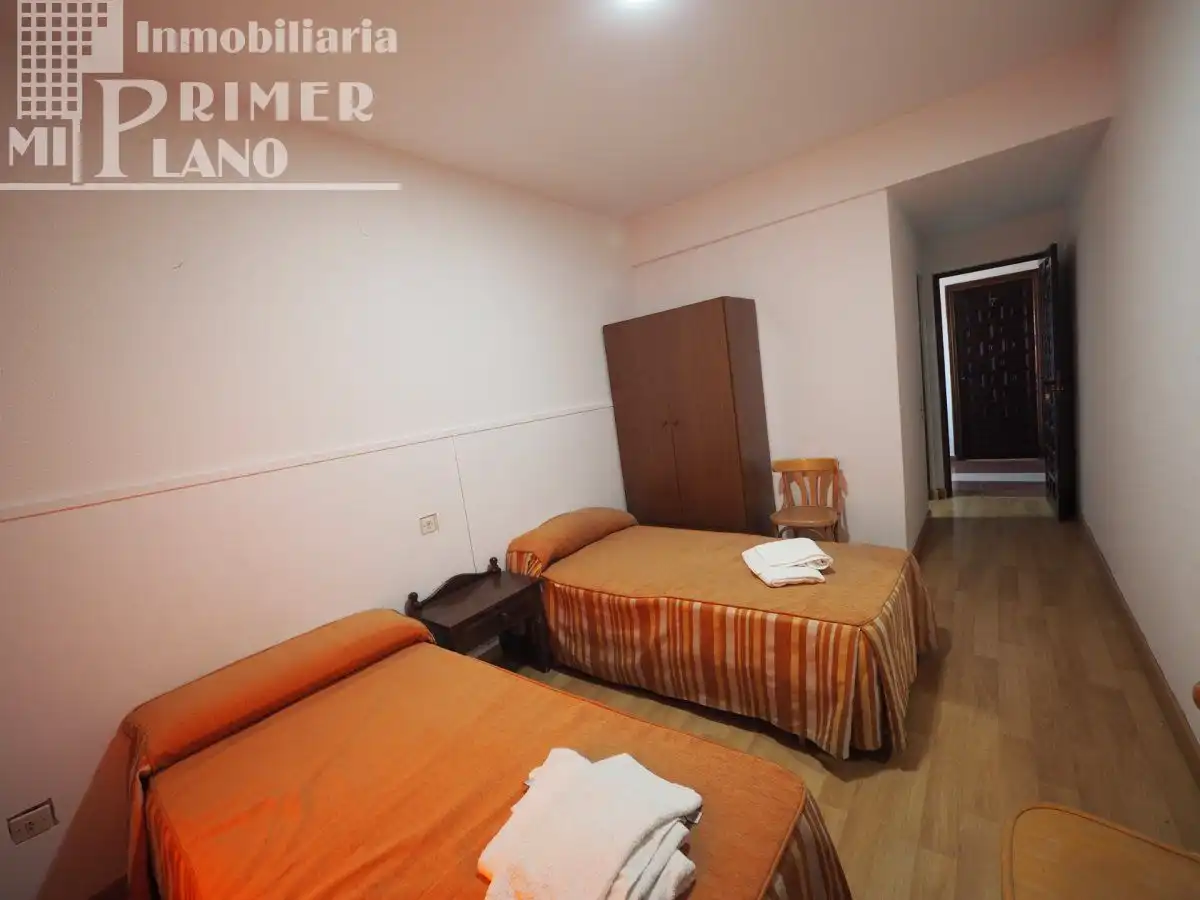 Habitación de Edificio en venta en La Solana  