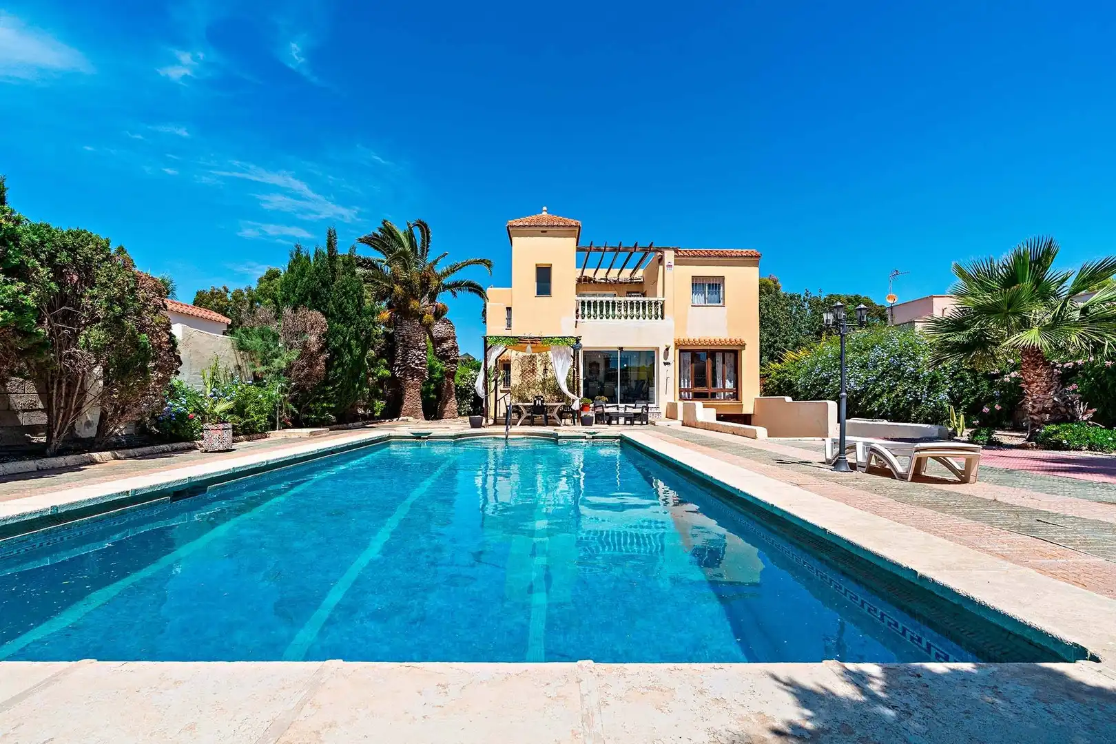 Piscina de Casa o chalet en venta en Roquetas de Mar con Jardín privado, Terraza y Trastero