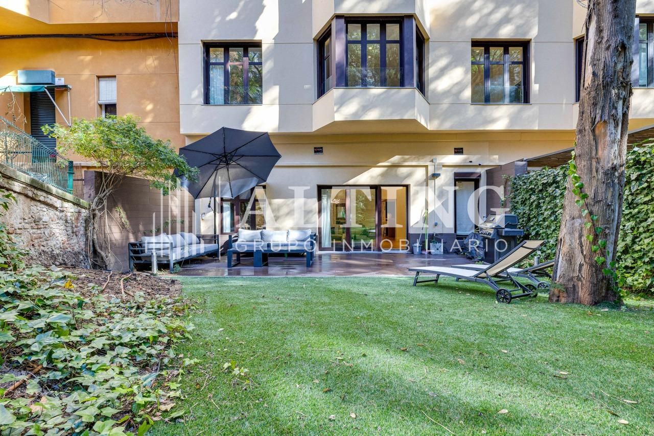 Garden of Flat for sale in  Barcelona Capital  with Air Conditioner, Private garden and Parquet flooring