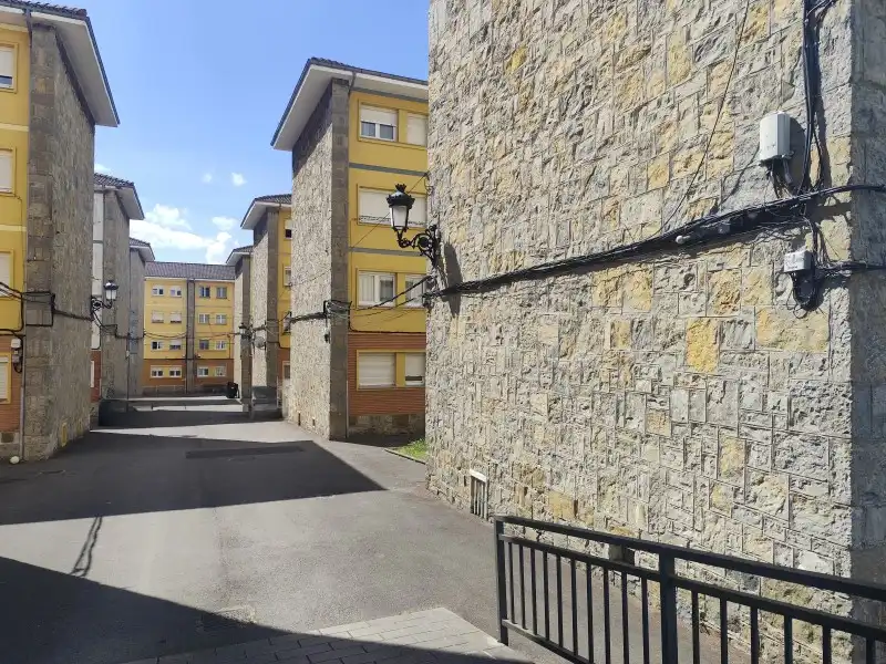 Vista exterior de Piso en venta en Pravia con Calefacción y Amueblado