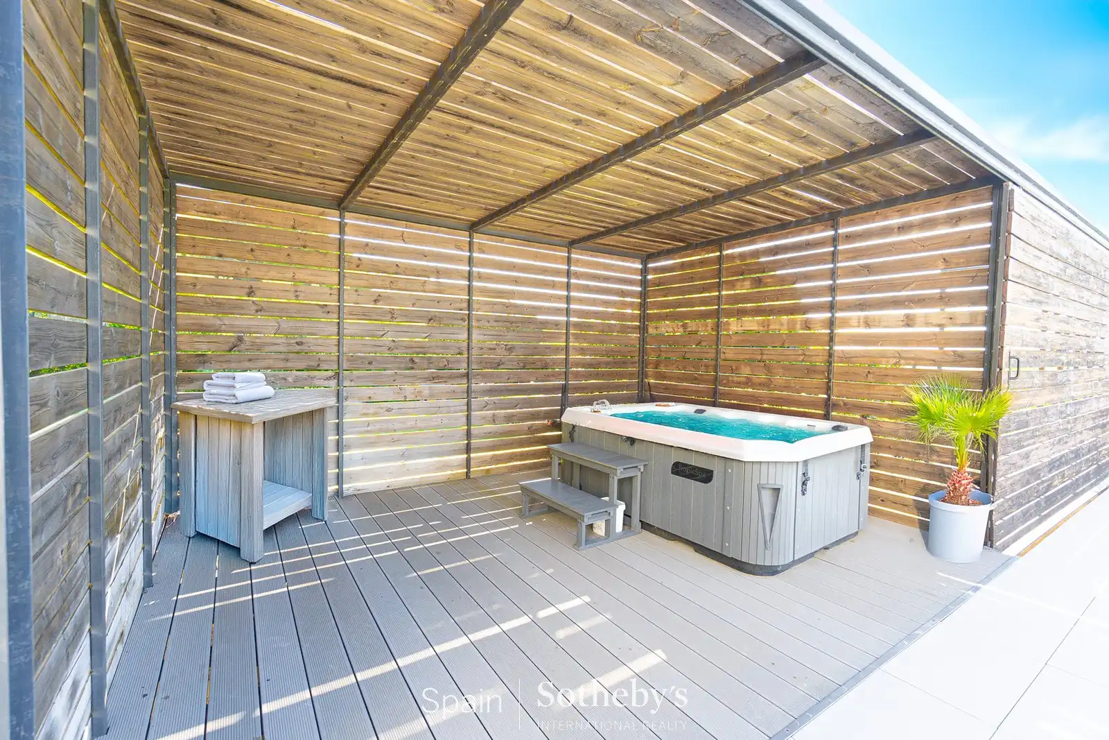 Terrassa de Casa o xalet en venda en Pau amb Aire condicionat, Calefacció i Jardí privat