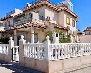 Vista exterior de Casa adosada de lloguer en Orihuela amb Aire condicionat, Terrassa i Balcó