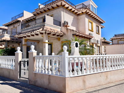 Vista exterior de Casa adosada de lloguer en Orihuela amb Aire condicionat, Terrassa i Balcó