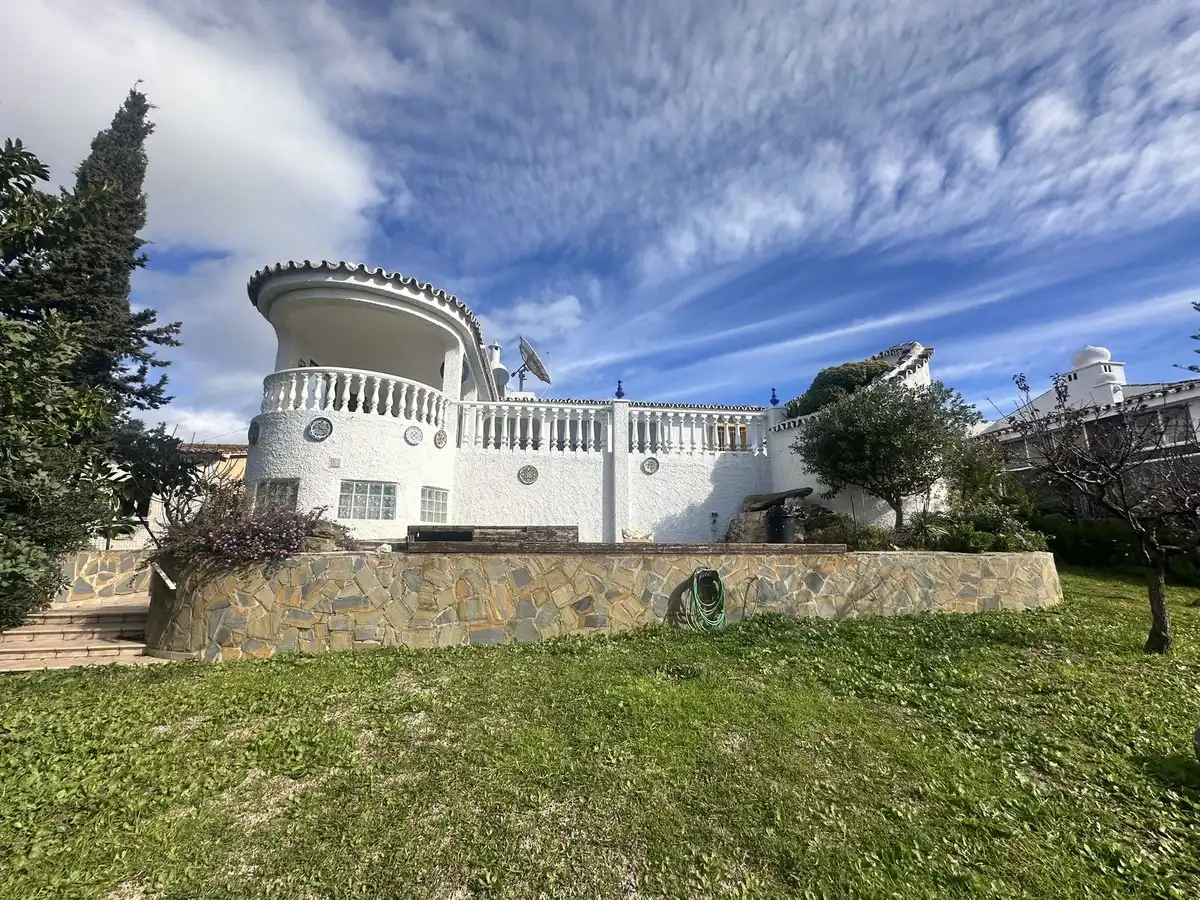 Vista exterior de Casa o xalet en venda en Motril amb Calefacció, Terrassa i Traster