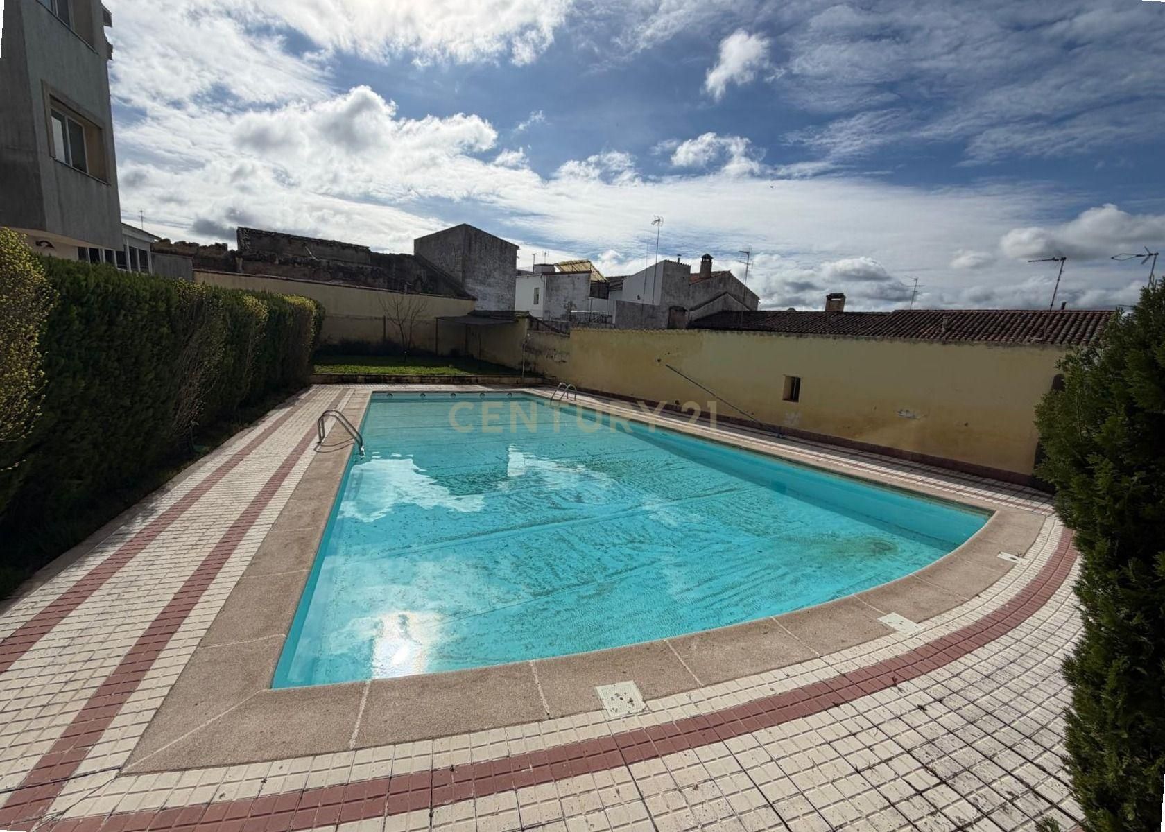 Piscina de Apartamento de alquiler en Malpartida de Cáceres con Horno, Lavadora y Microondas