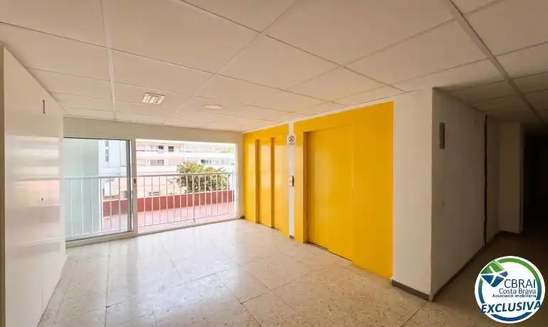 Study for sale in Roses  with Air Conditioner, Heating and Terrace