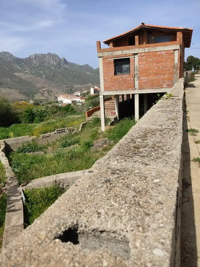 Piso en venta en Navalvillar de Ibor con Jardín privado