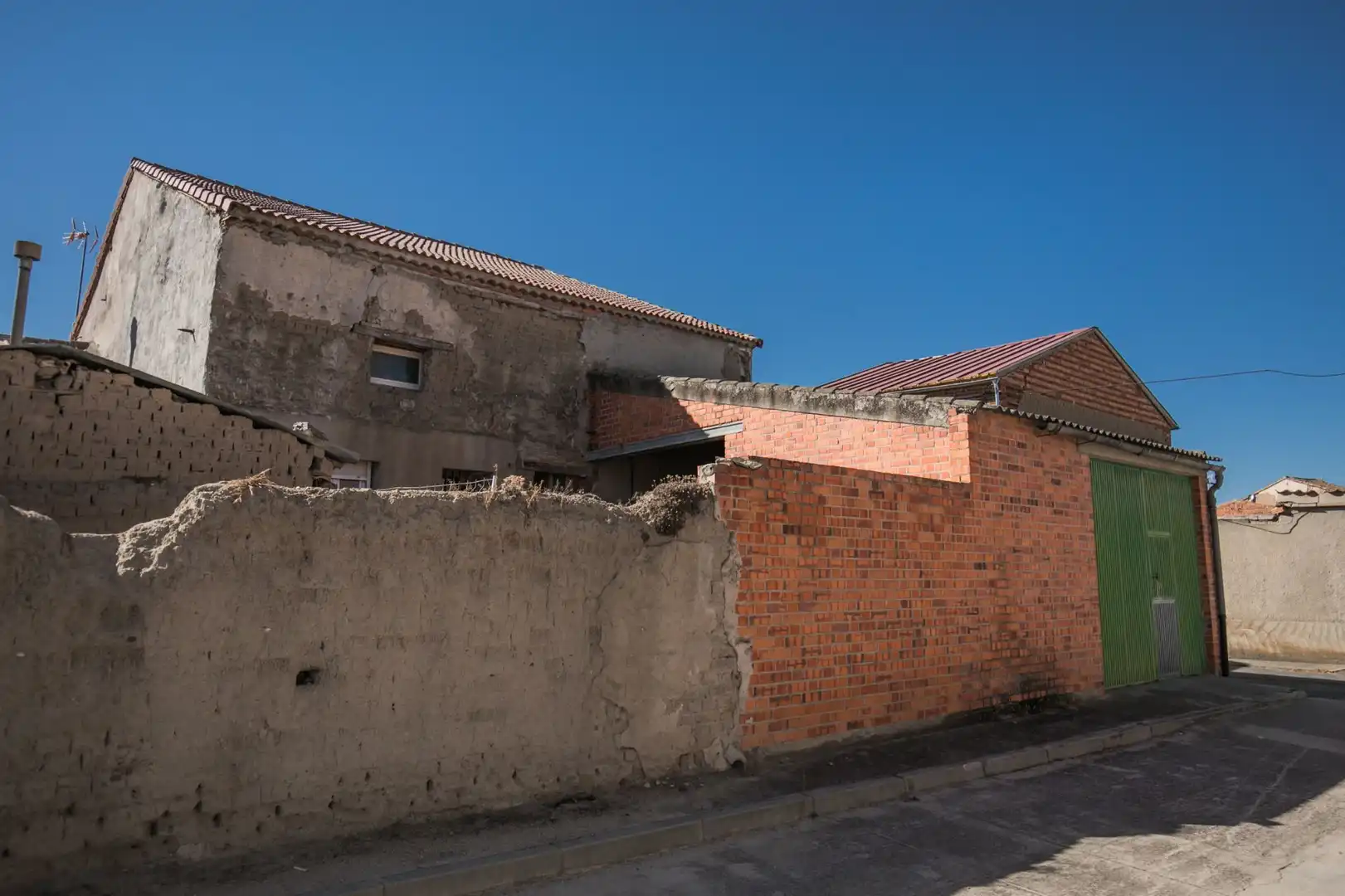 Vista exterior de Casa o xalet en venda en Blascosancho amb Calefacció, Jardí privat i Terrassa