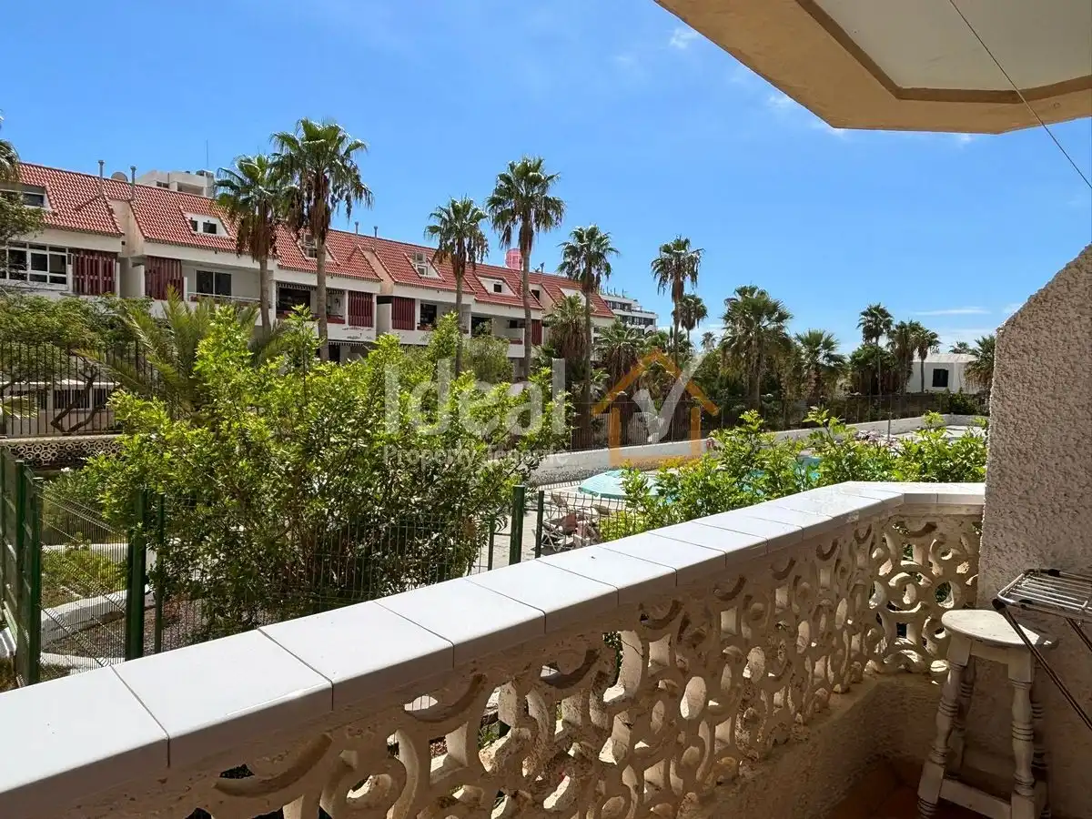 Vista exterior de Apartament en venda en Arona amb Terrassa i Piscina comunitària