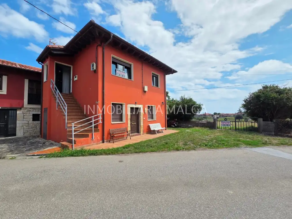 Vista exterior de Casa o xalet en venda en Colunga amb Calefacció i Parquet