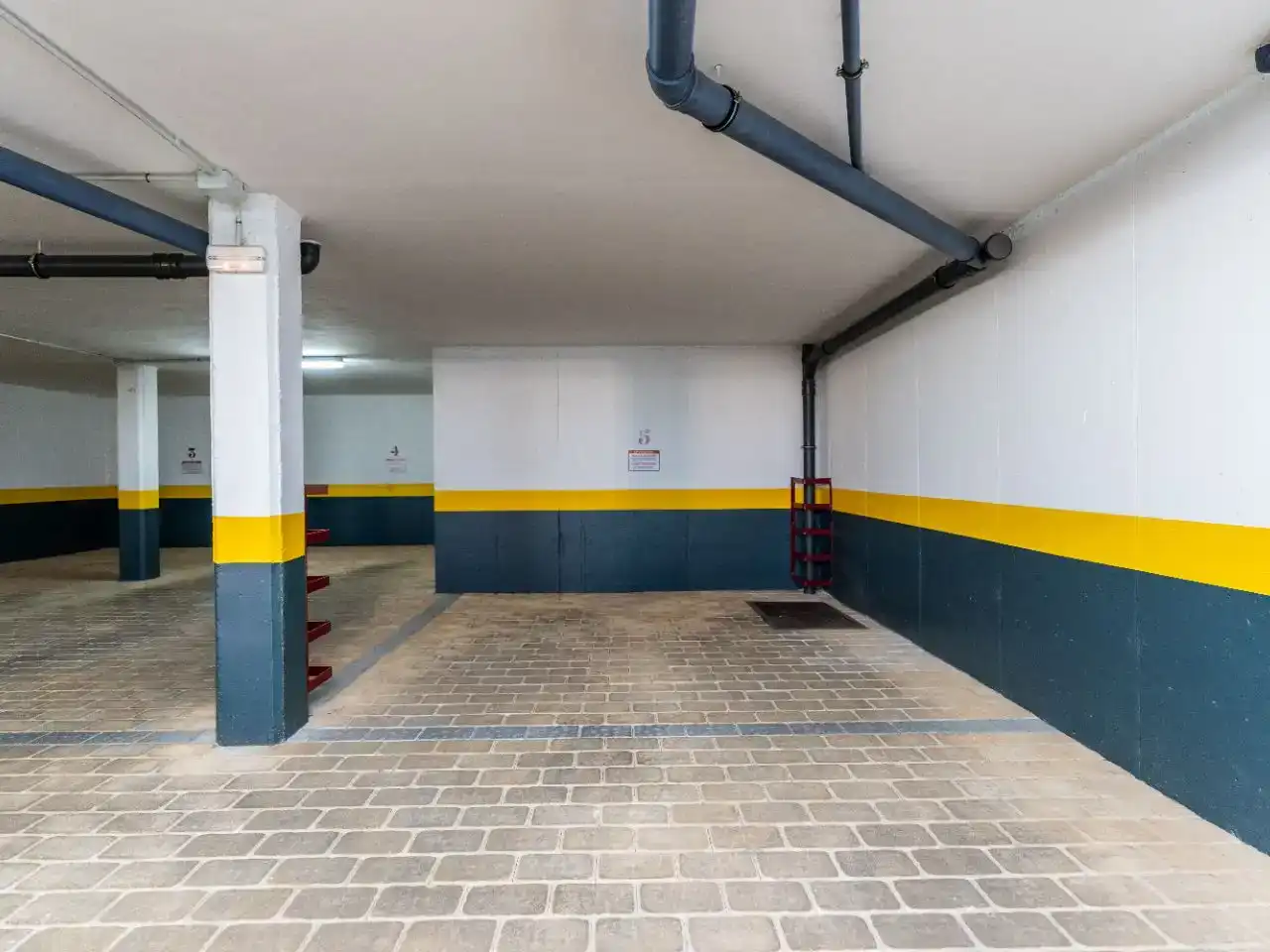 Parking de Piso en venta en Marbella con Aire acondicionado, Terraza y Piscina