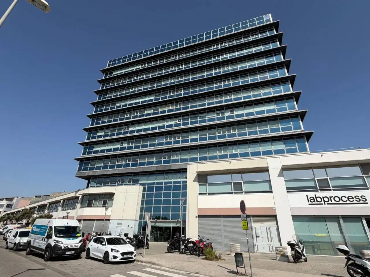 Außenansicht von Büro zur Miete in Badalona mit Klimaanlage, Heizung und Alarm