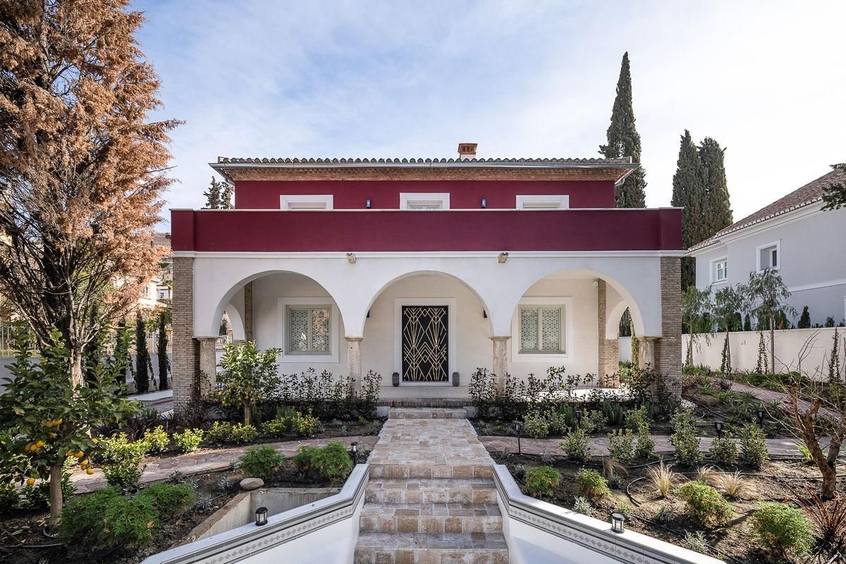 Exterior view of House or chalet for sale in  Granada Capital  with Air Conditioner, Heating and Private garden