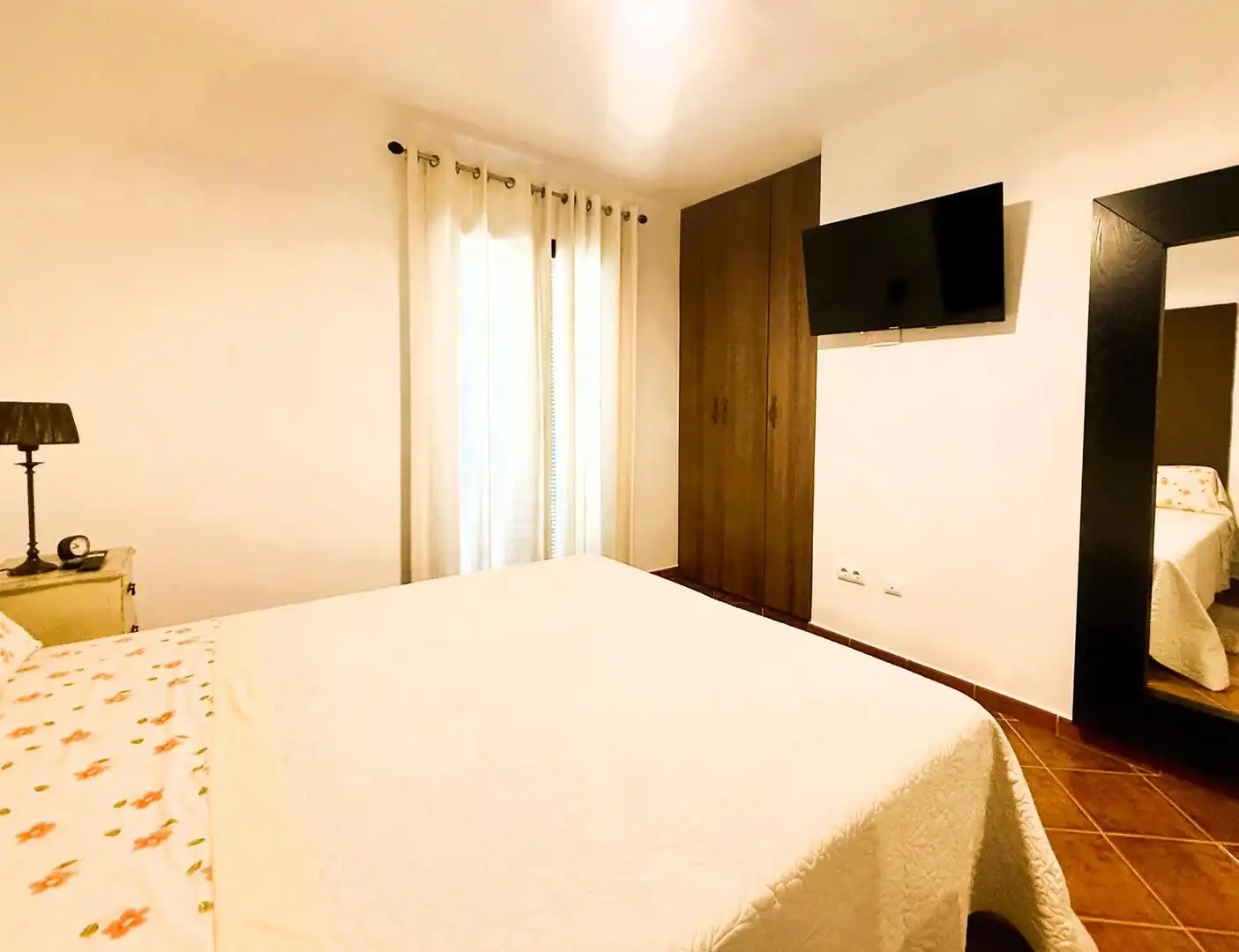Dormitori de Casa o xalet en venda en La Rinconada amb Aire condicionat, Jardí privat i Piscina