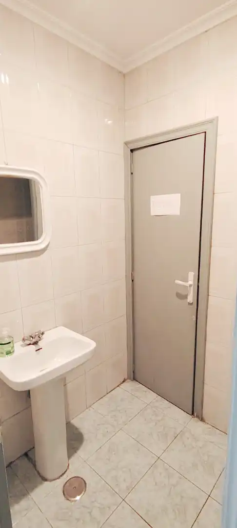 Baño de Local de alquiler en Salamanca con Aire acondicionado y Calefacción