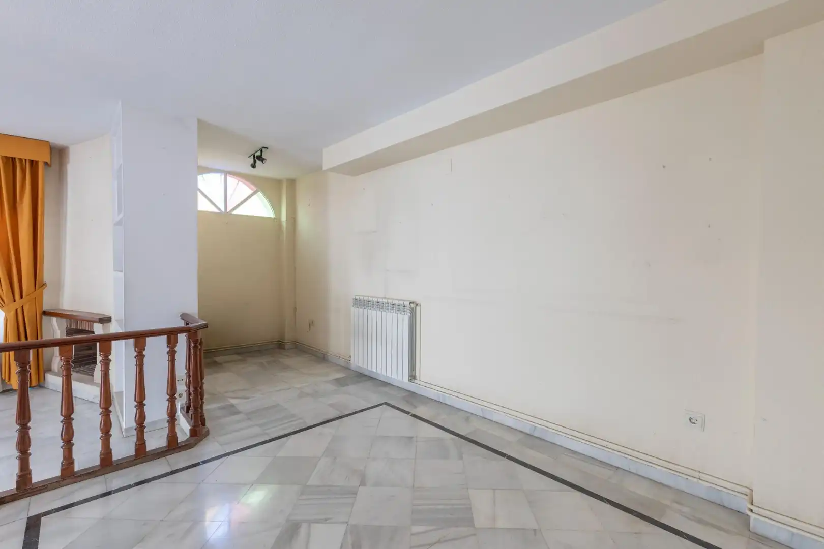 Casa adosada en venta en Granada con Calefacción, Terraza y Trastero