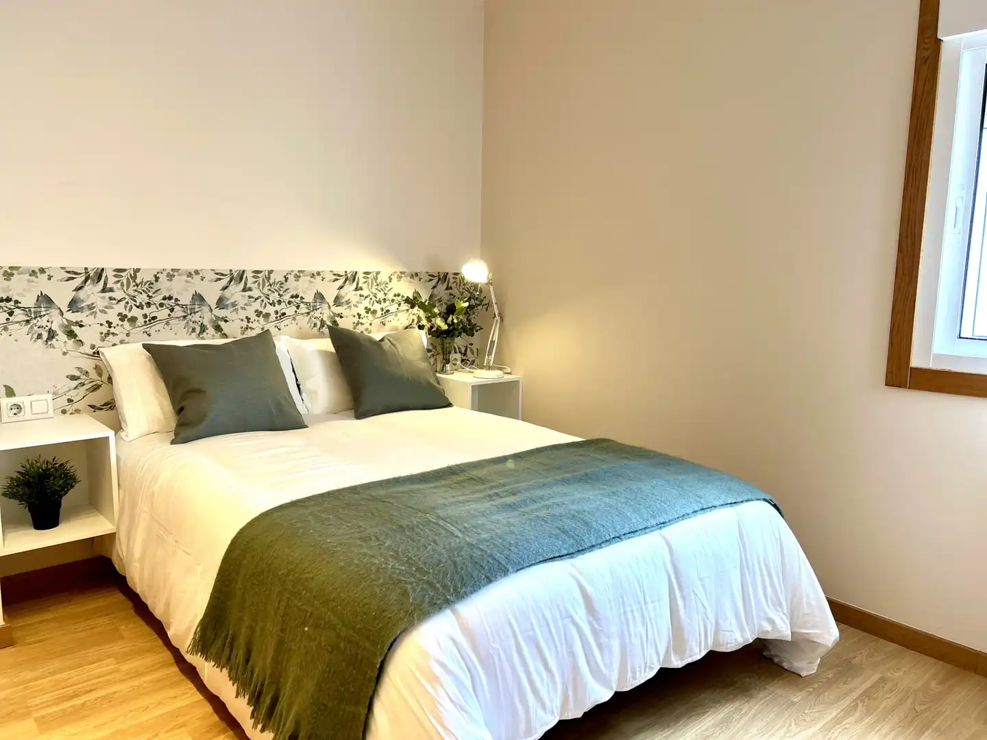 Habitación de Piso de alquiler en Vigo  con Calefacción, Amueblado y Horno