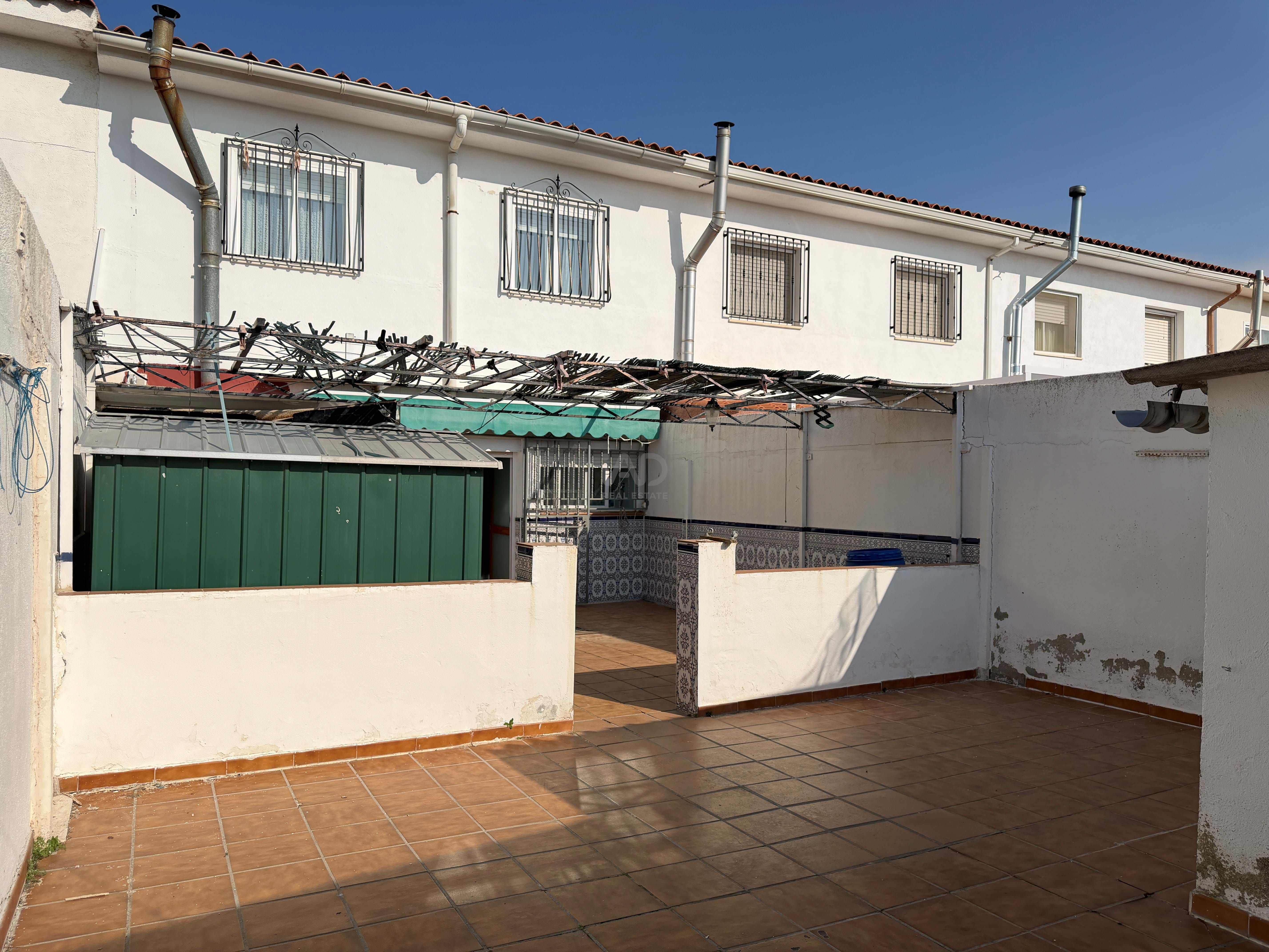 Vista exterior de Casa adosada en venta en Cabañas de la Sagra con Terraza