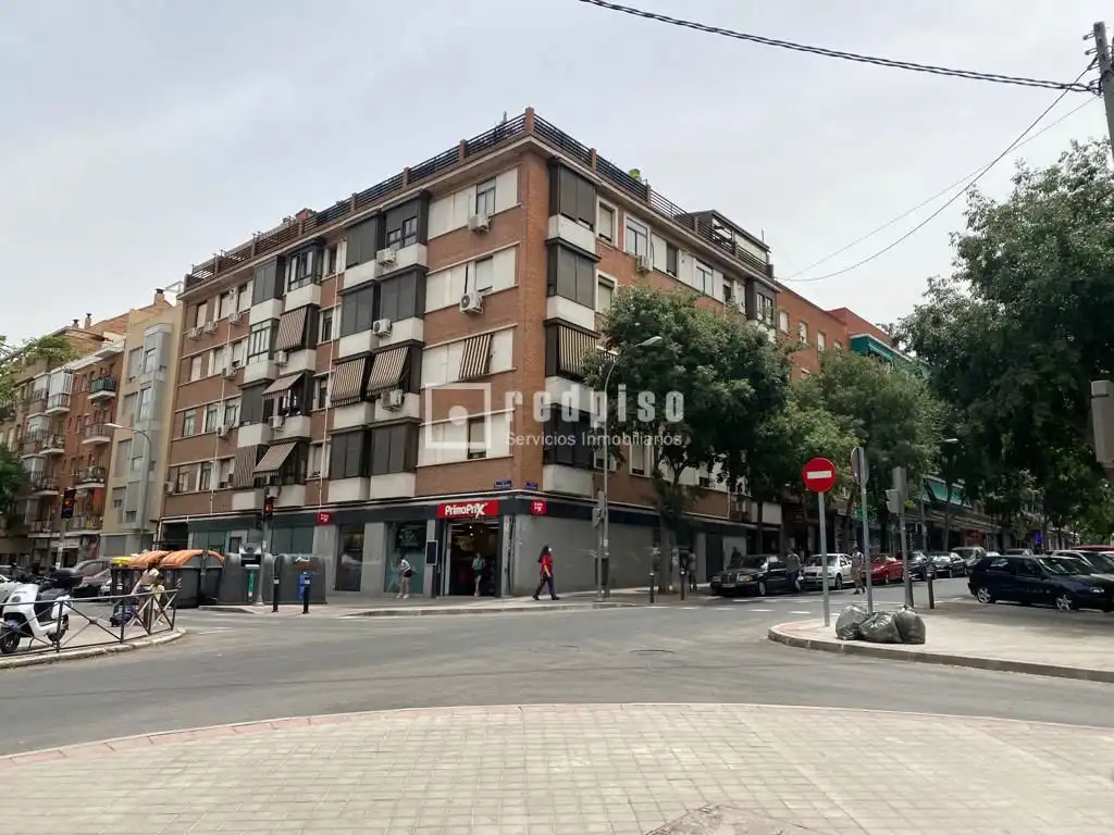 Vista exterior de Local de alquiler en Ciudad Lineal