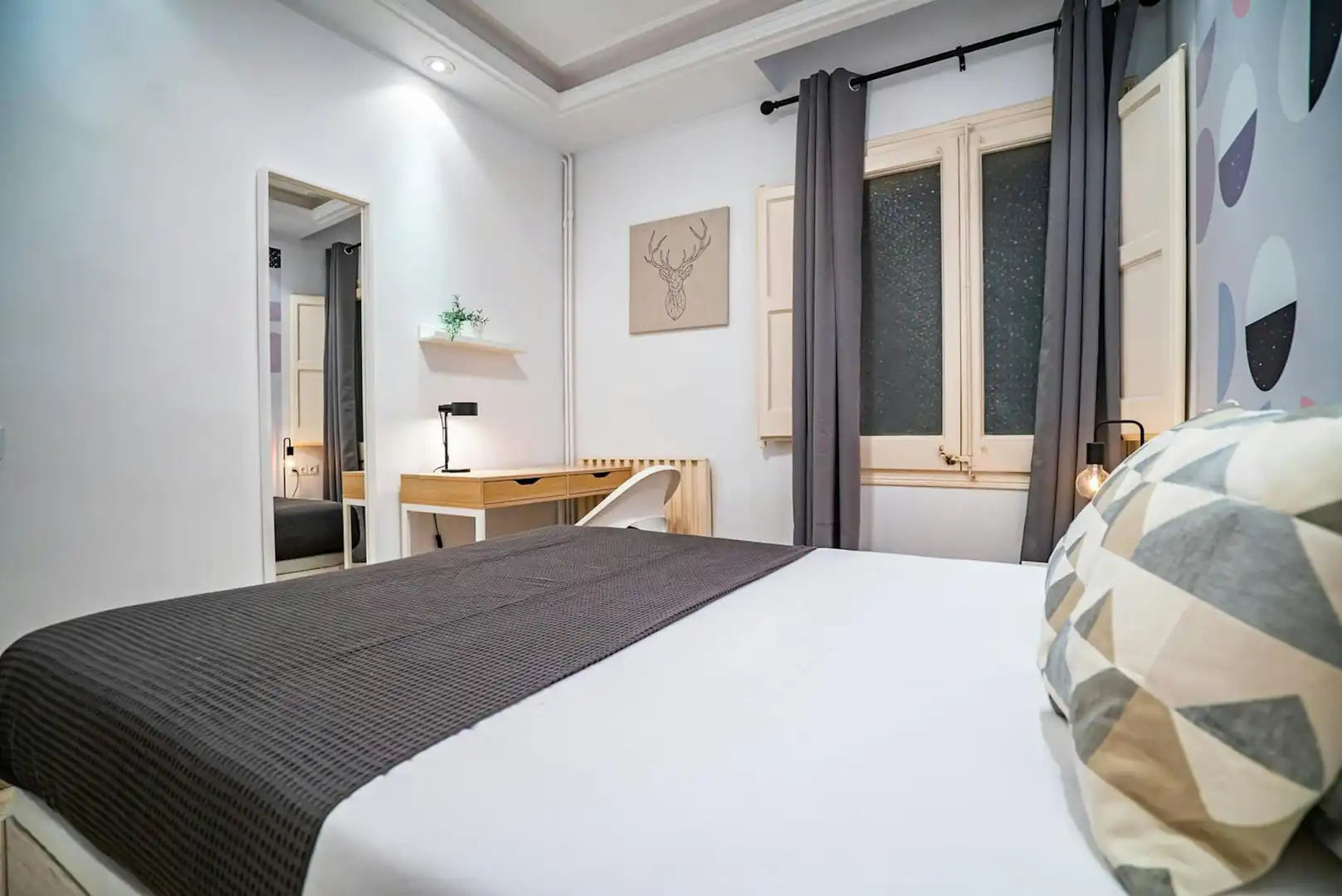 Bedroom of Flat for share in L'Hospitalet de Llobregat  with Washing machine
