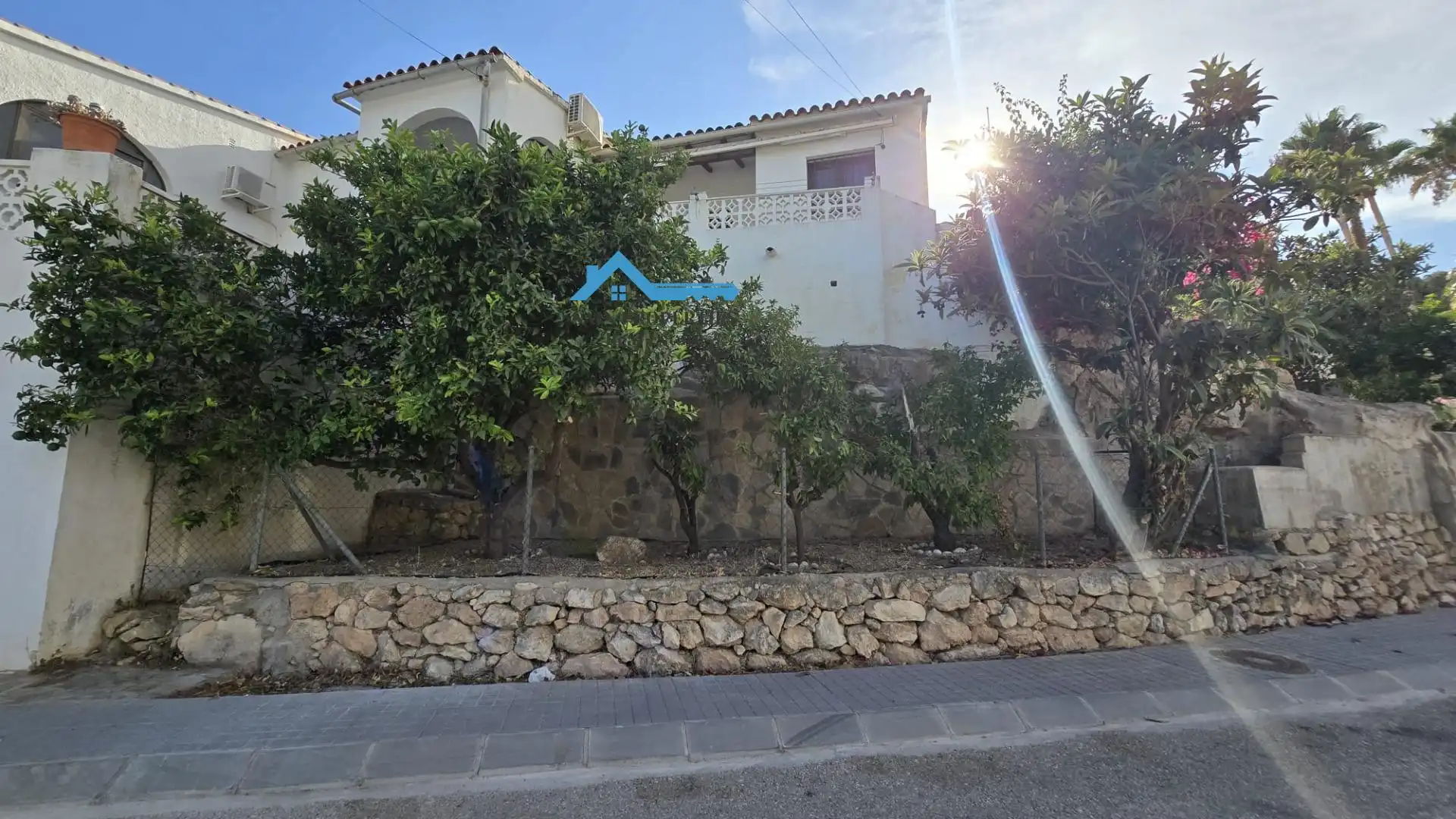 Casa adosada en venda en La Nucia amb Aire condicionat, Calefacció i Jardí privat