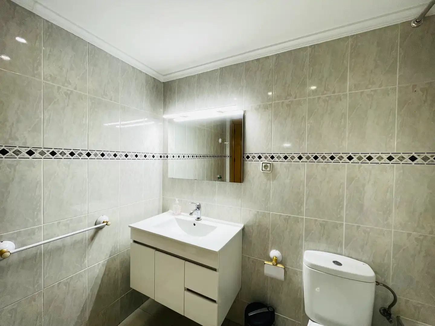 Badezimmer von Wohnung zum Verkauf in Zaragoza mit Klimaanlage, Möbliert und Balkon